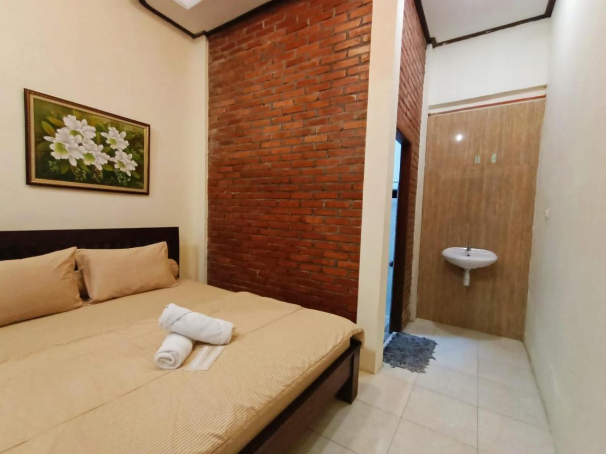 Rumah Kami Guest House Yogyakarta Exterior photo