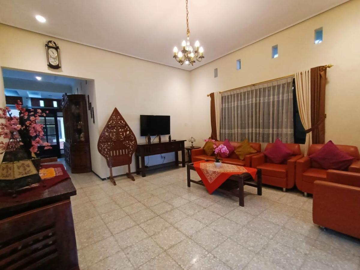 Rumah Kami Guest House Yogyakarta Exterior photo