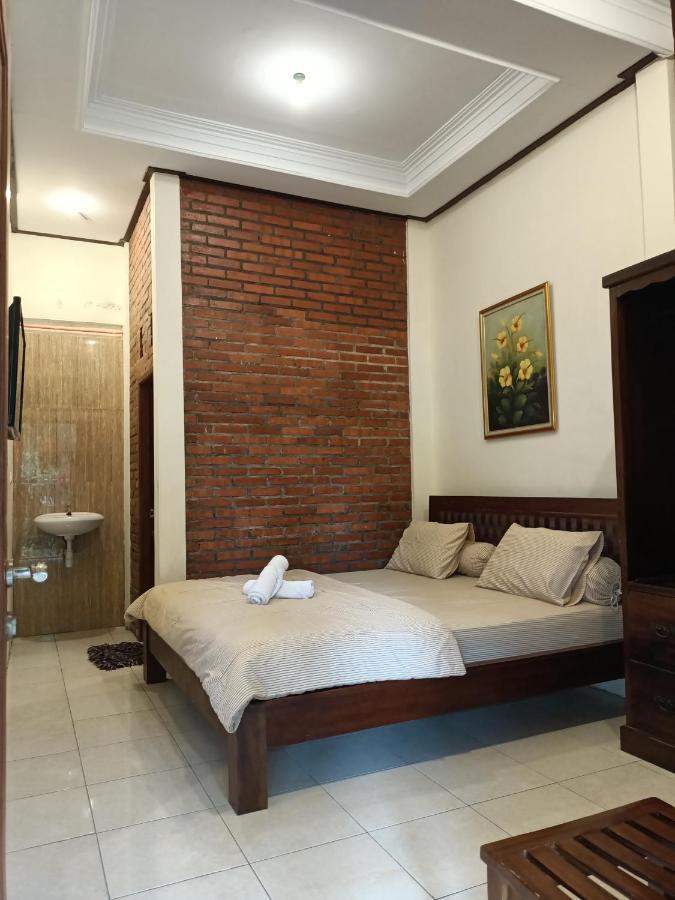 Rumah Kami Guest House Yogyakarta Exterior photo